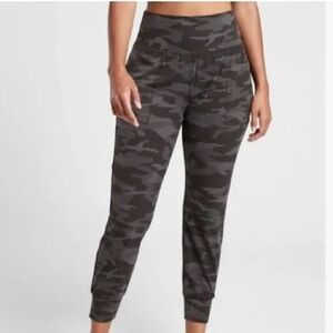 Athleta Salutation Powervita black camouflage joggers XSP petite grey womens
